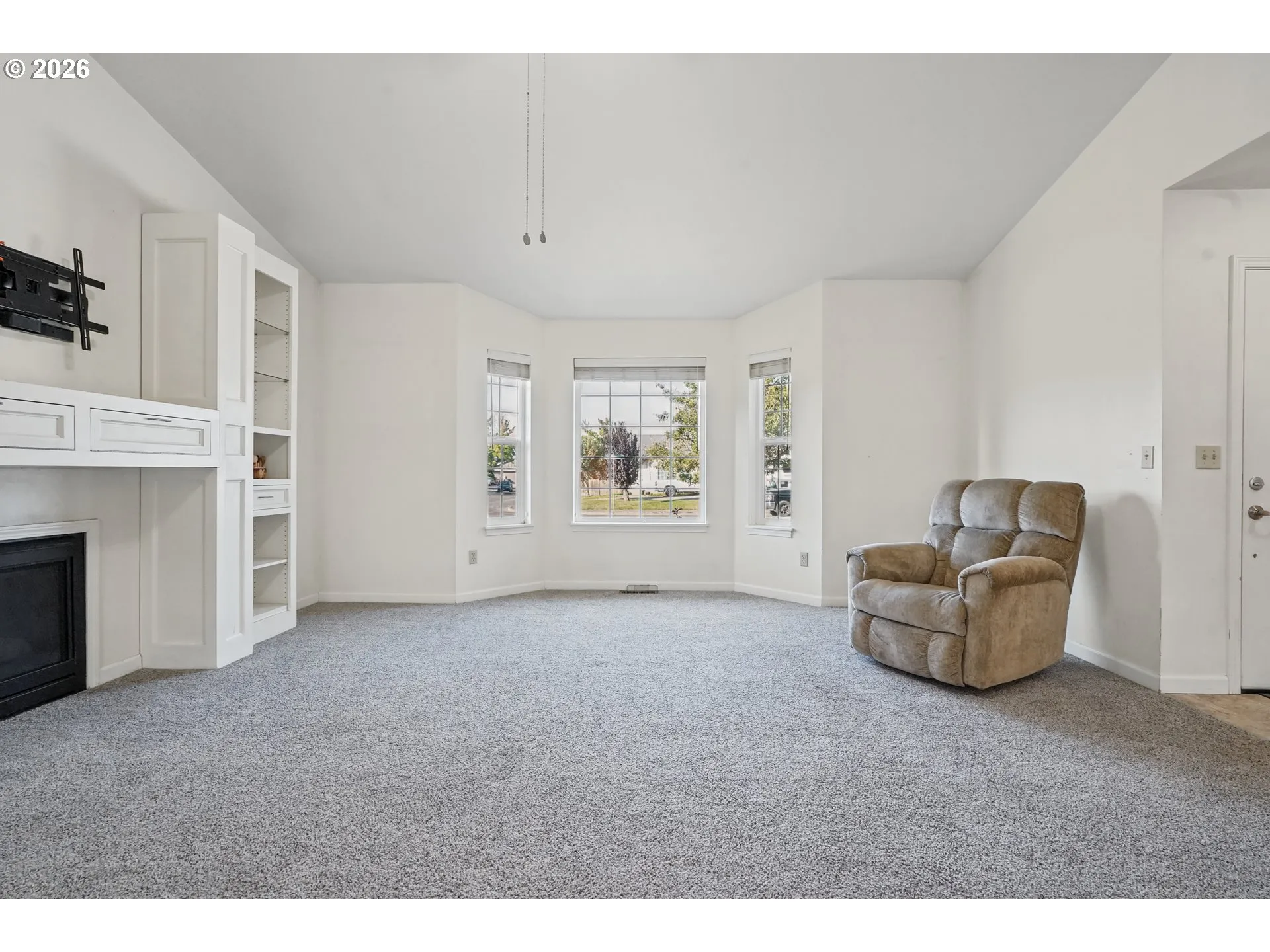 Living Room-Vaulted Ceilings