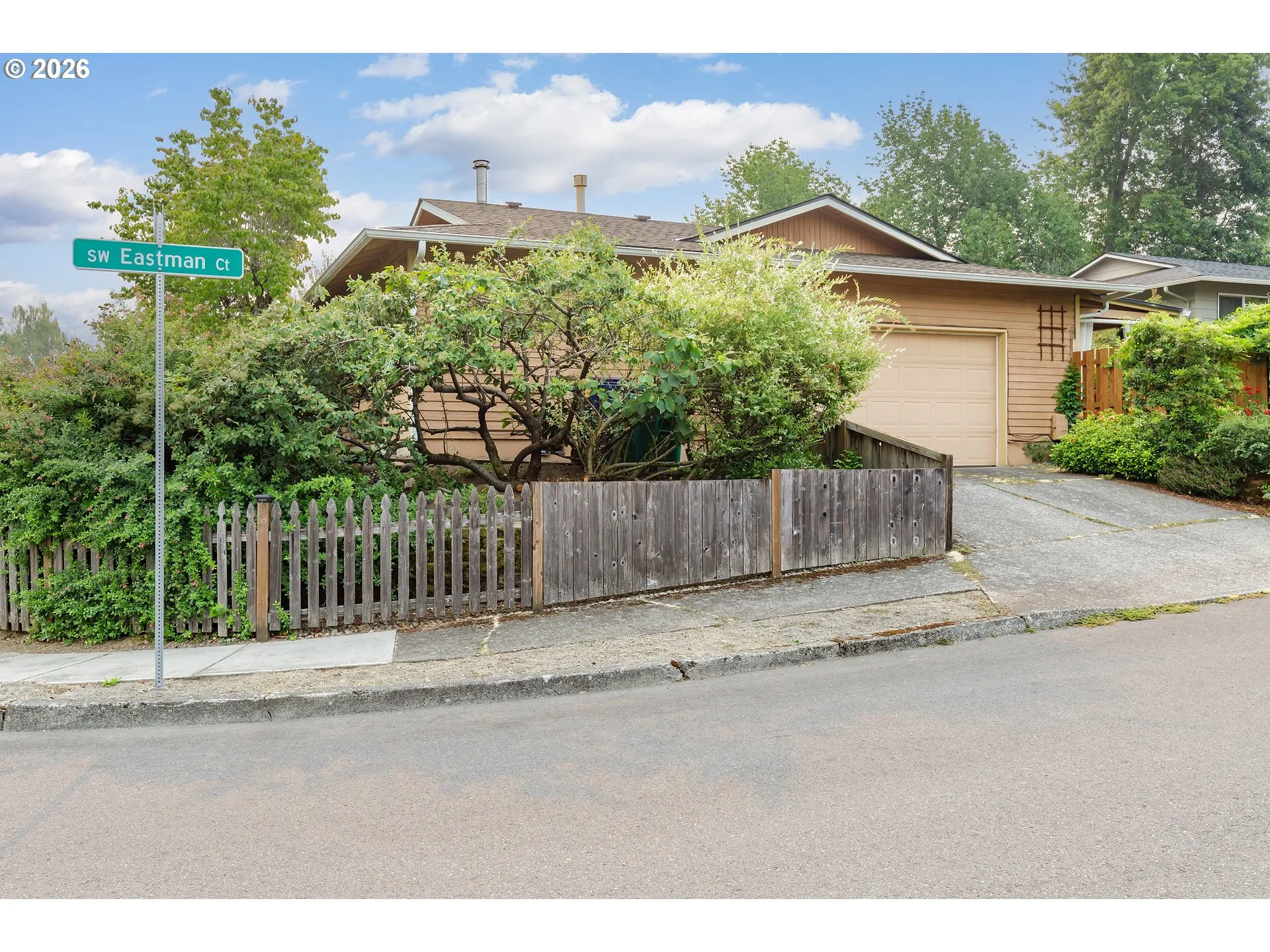 Front Yard-Fenced