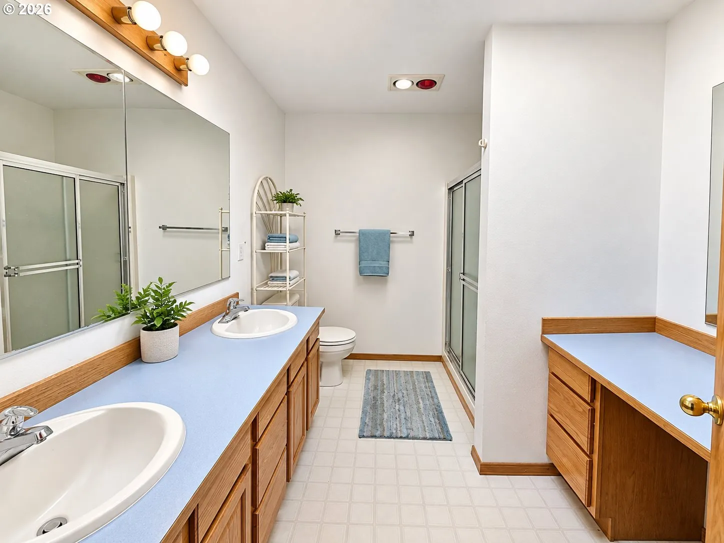 Bathroom, Continental-Main
