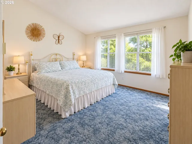 Bedroom, Owner's Suite-Vaulted Ceilings
