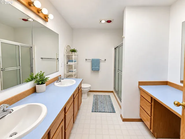 Bathroom, Continental-Main