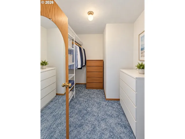 Bedroom, Owner's Suite-Walk-In Closet