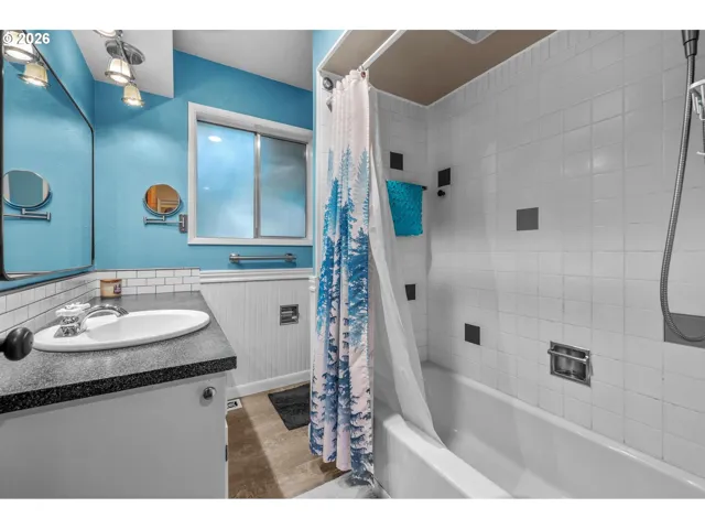Bathroom-Upper
