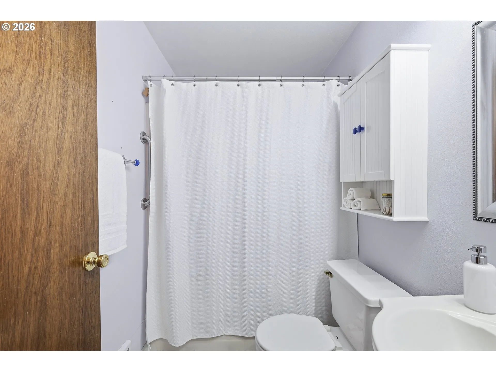 Bathroom-Upper