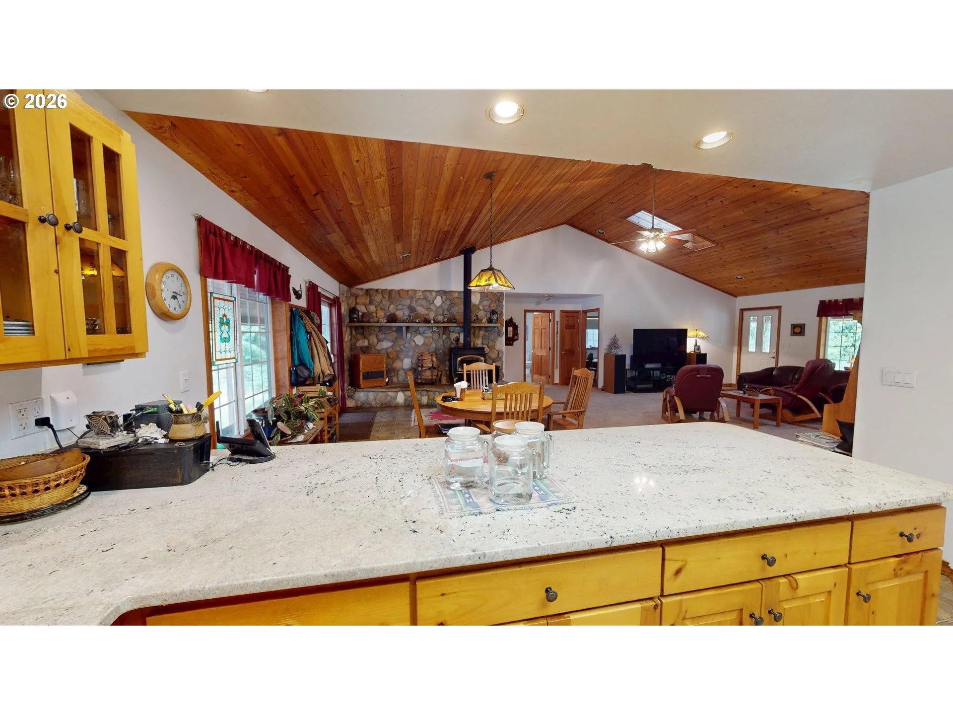 Kitchen-Breakfast Bar