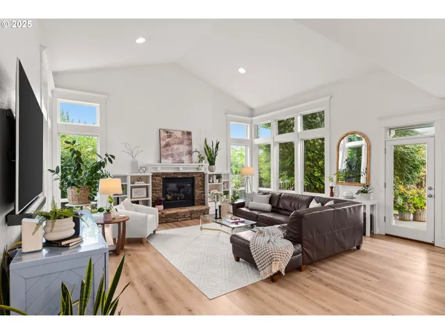 Living Room-Vaulted Ceilings