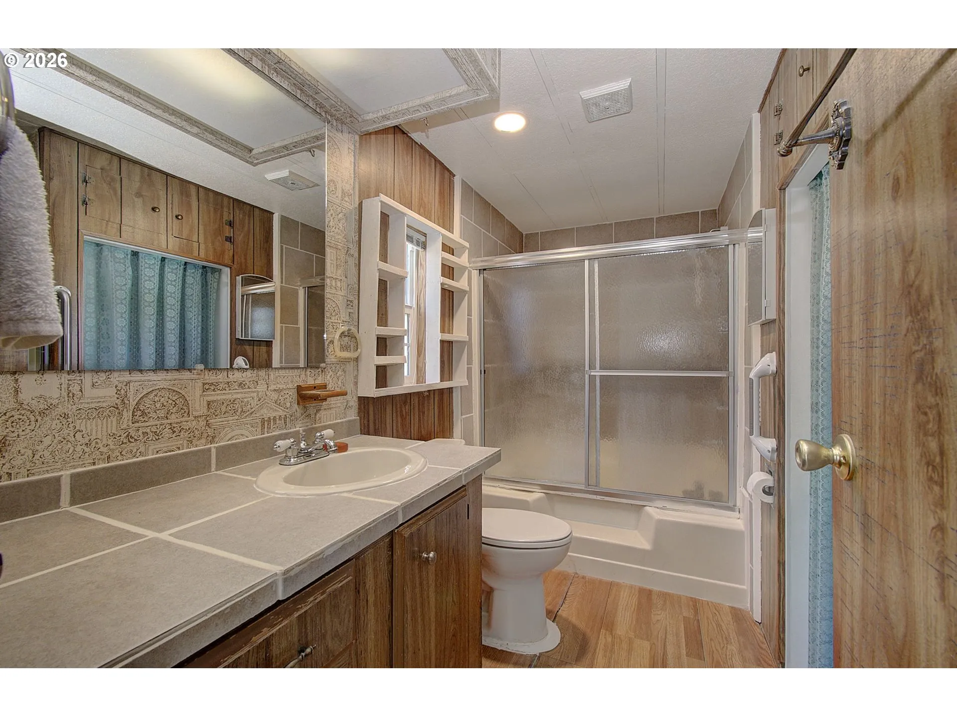 Bathroom, Attached
