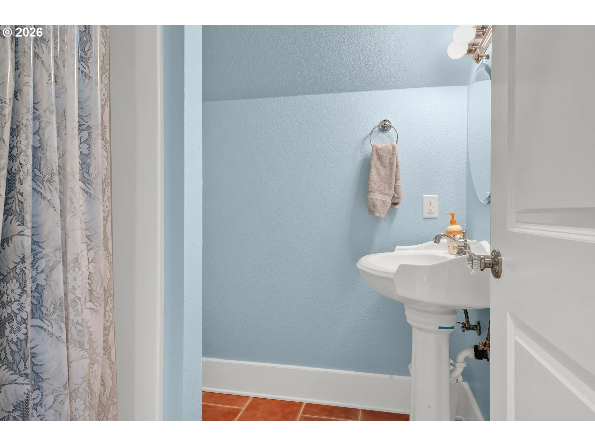 Bedroom-Full Bathroom