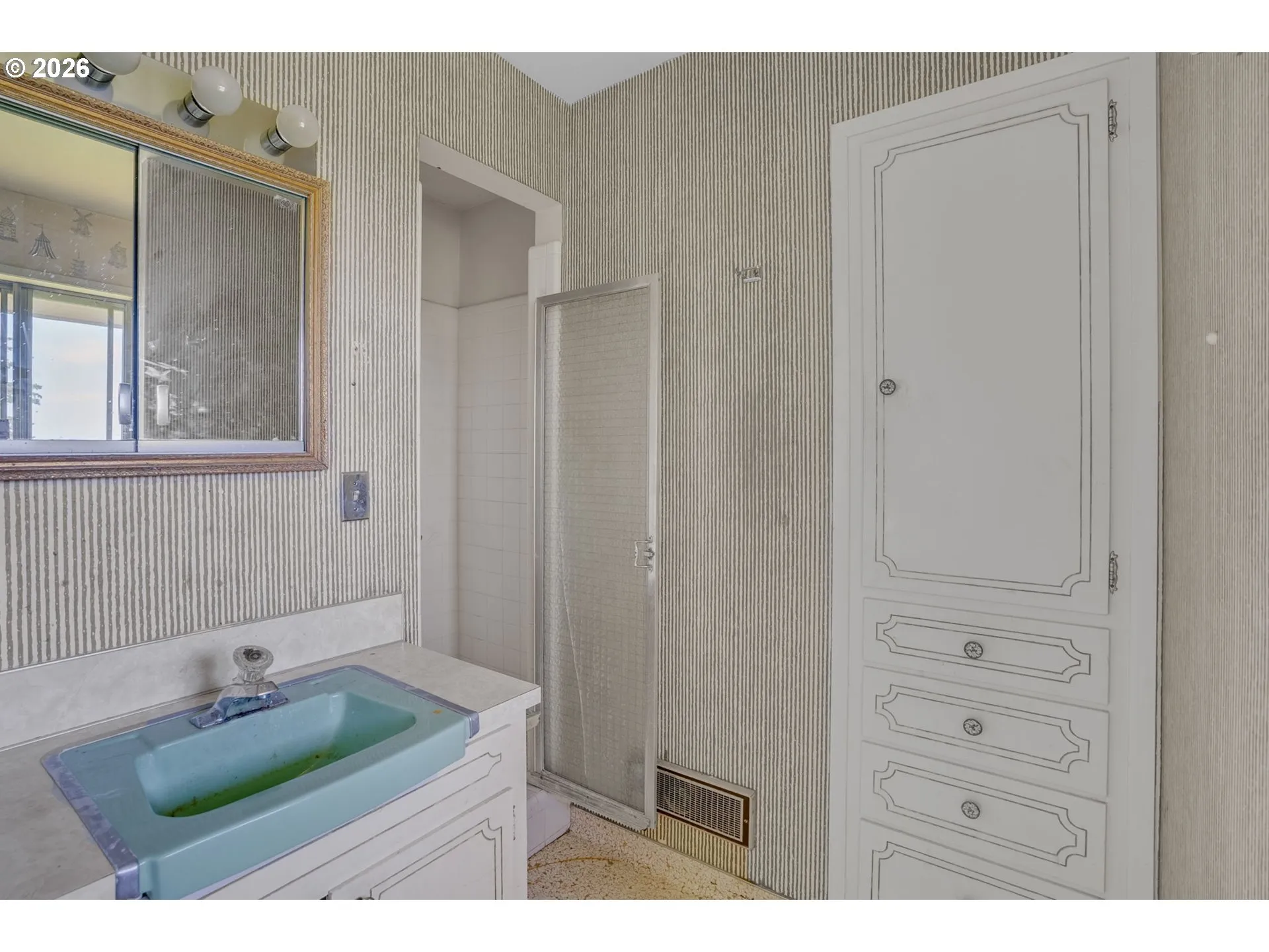 Primary Bedroom-Attached Bathroom