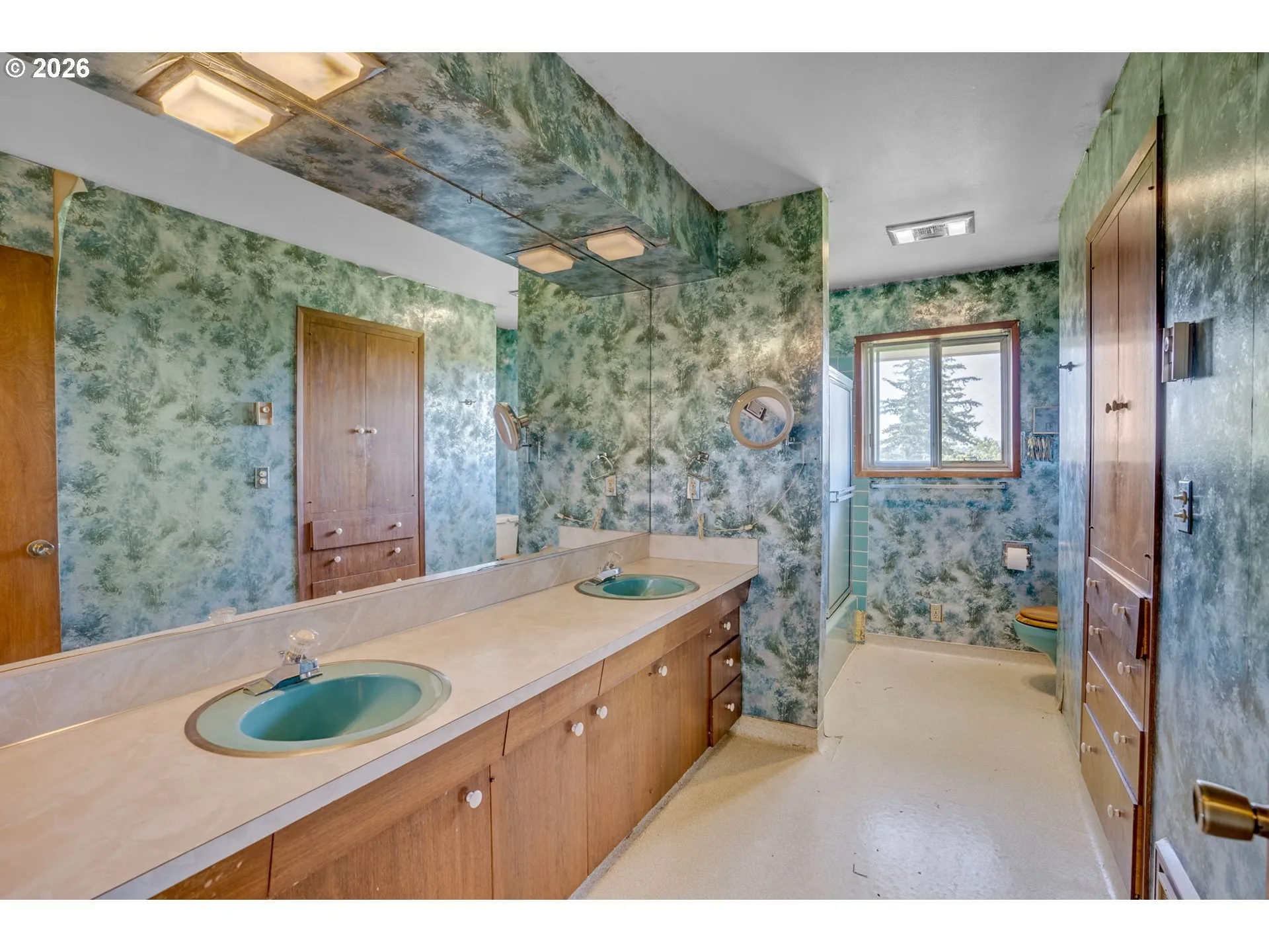 Bathroom-Upper
