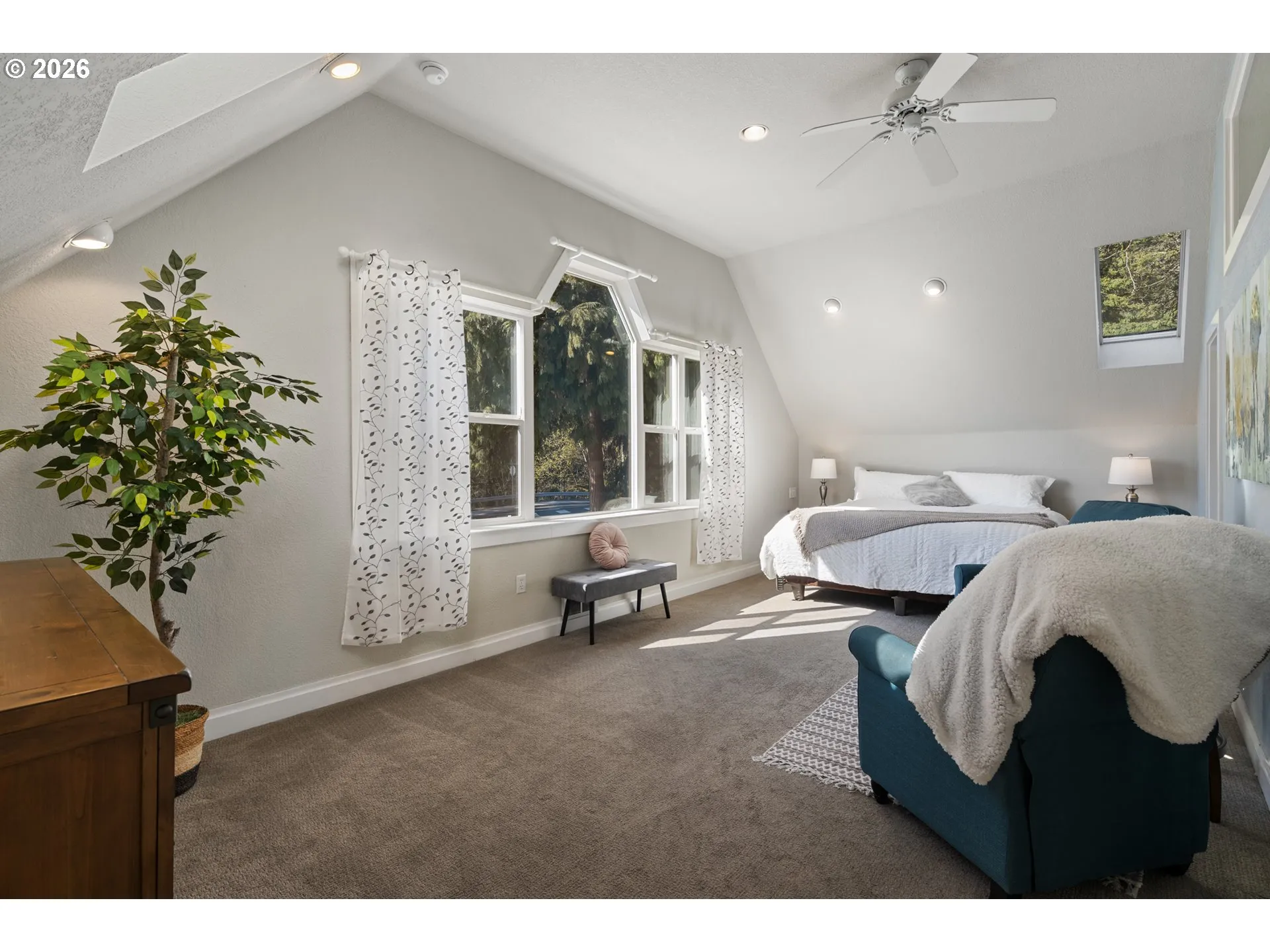 Bedroom, Owner's Suite-Skylight
