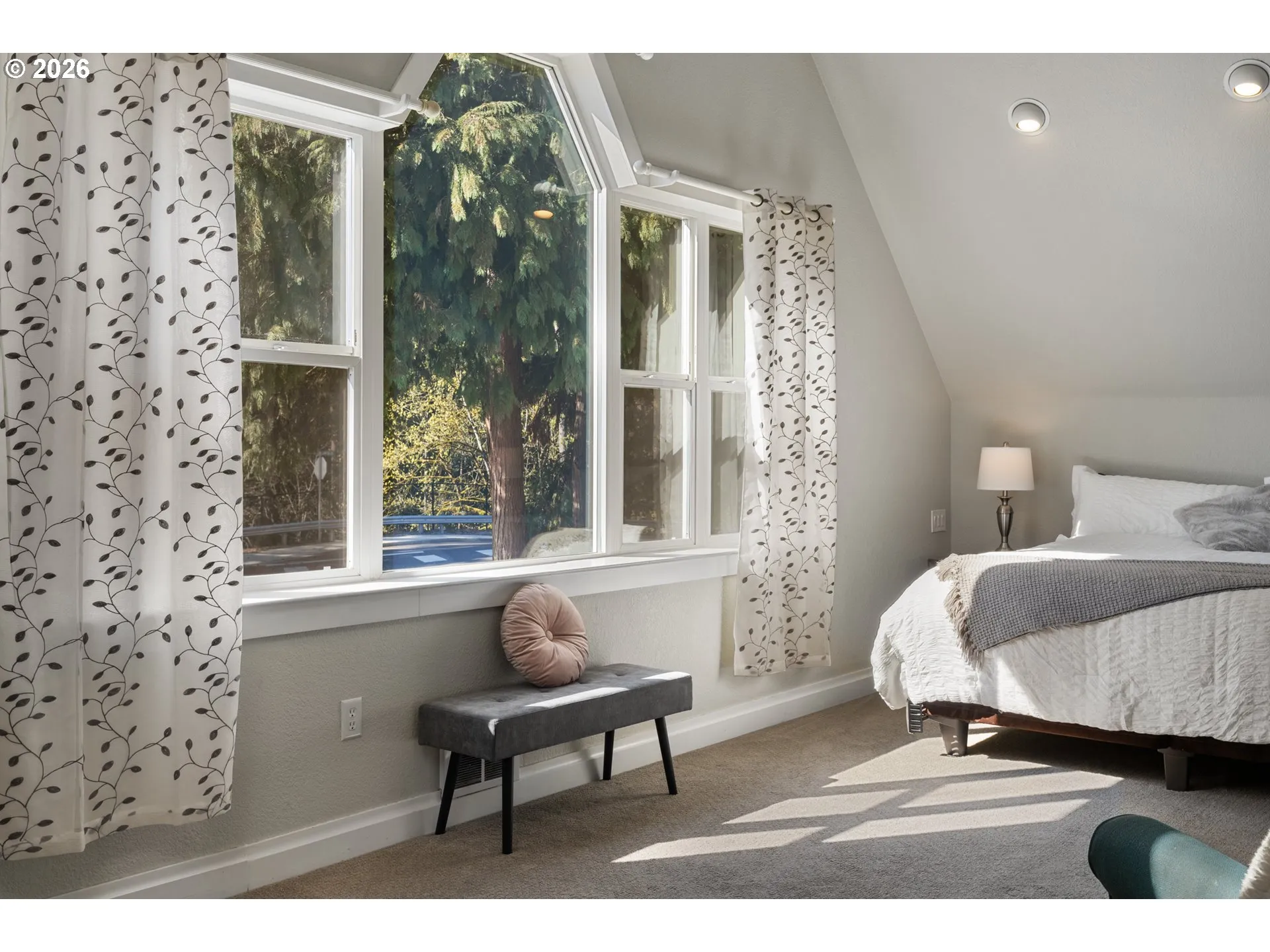 Bedroom, Owner's Suite-Vaulted Ceilings