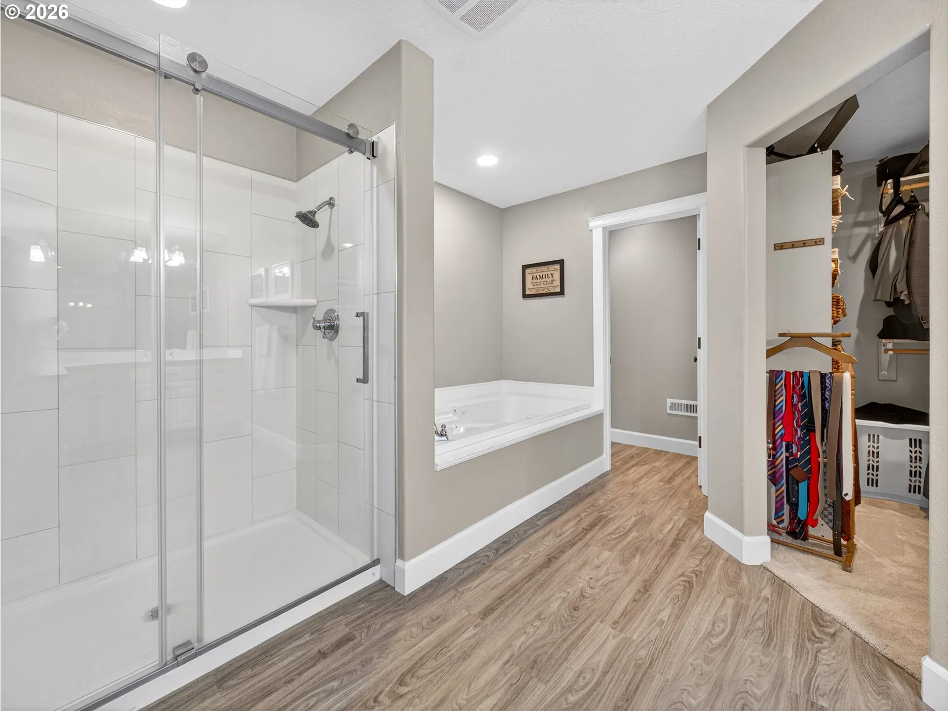Bathroom-Walk in Shower
