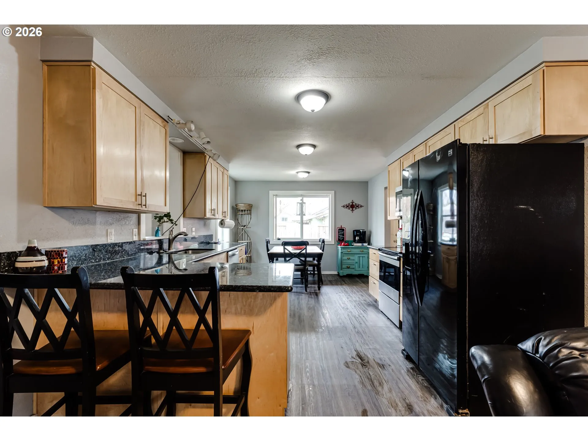 Kitchen-Breakfast Bar