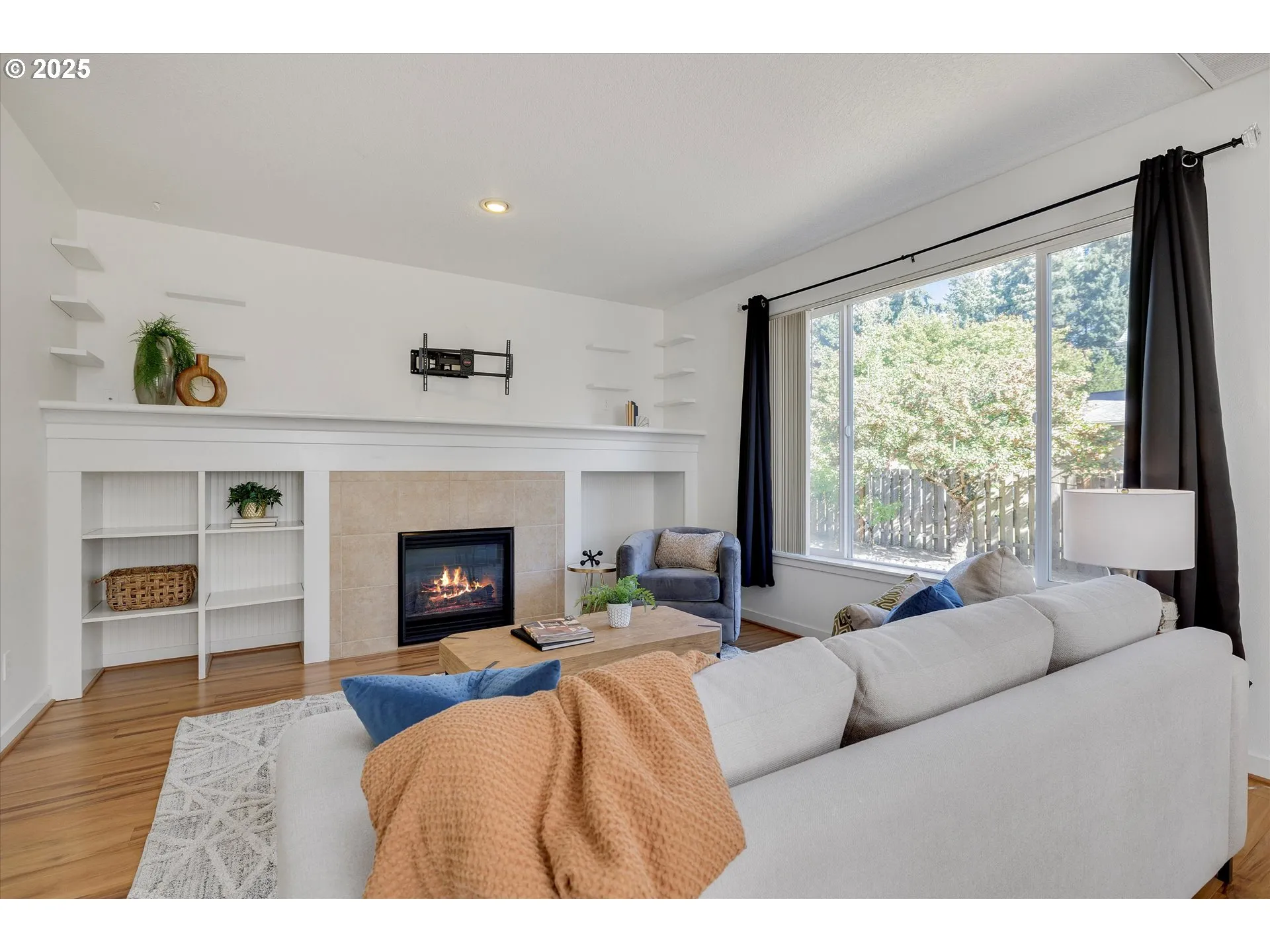 Living Room-Fireplace