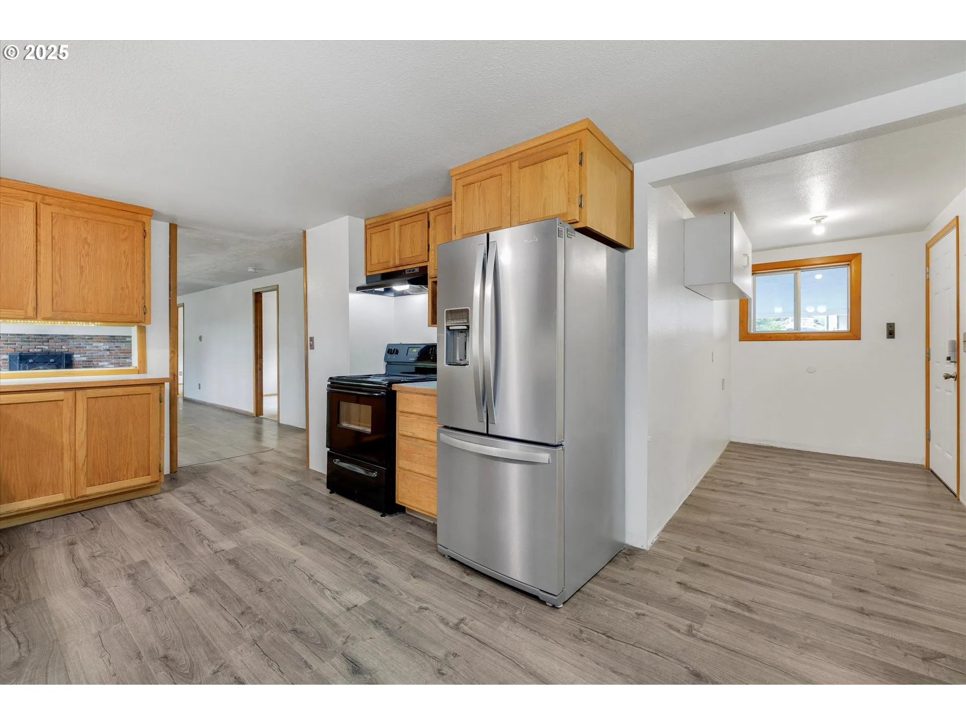 Kitchen-Eating Area