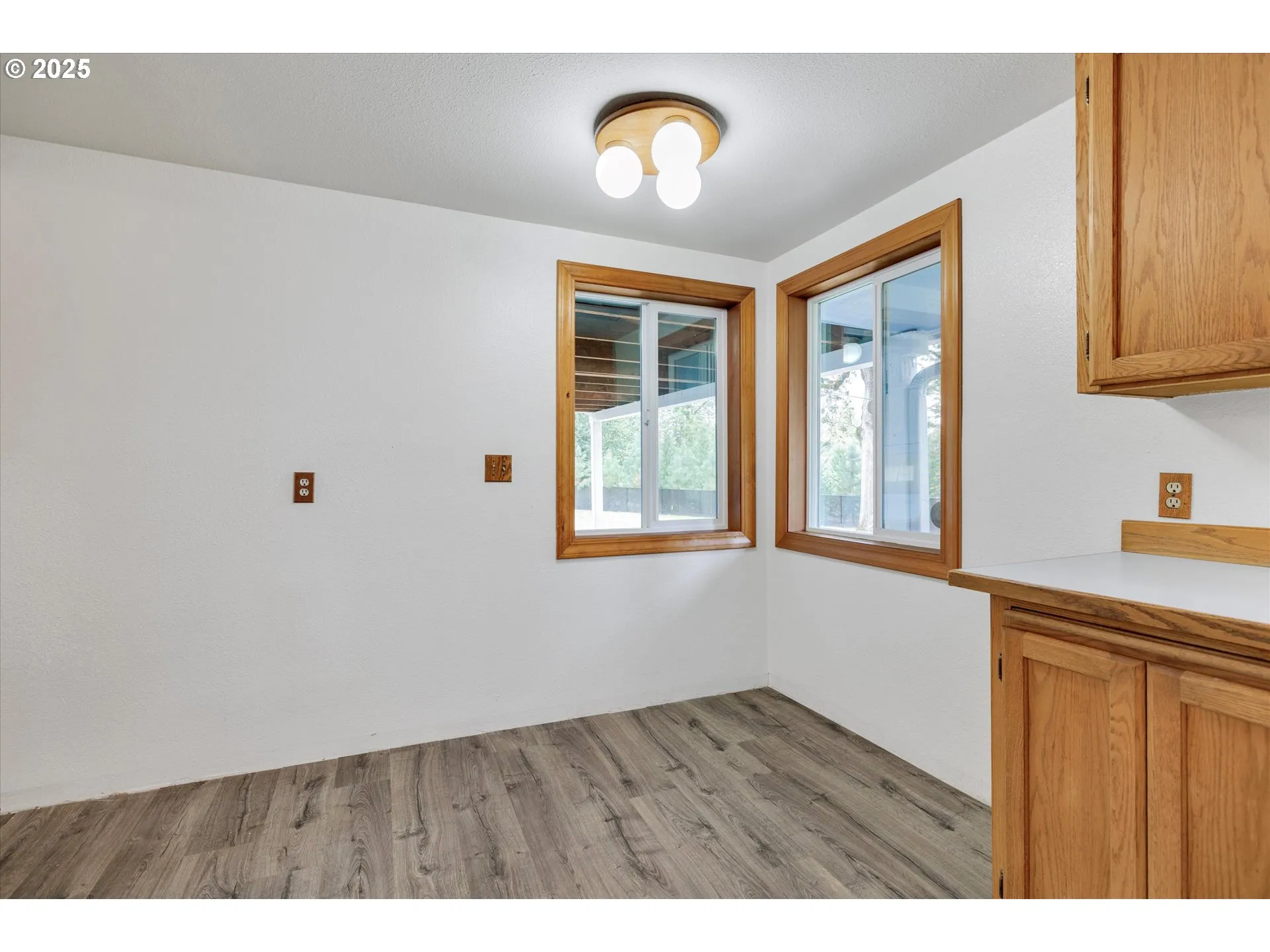 Kitchen-Eating Area
