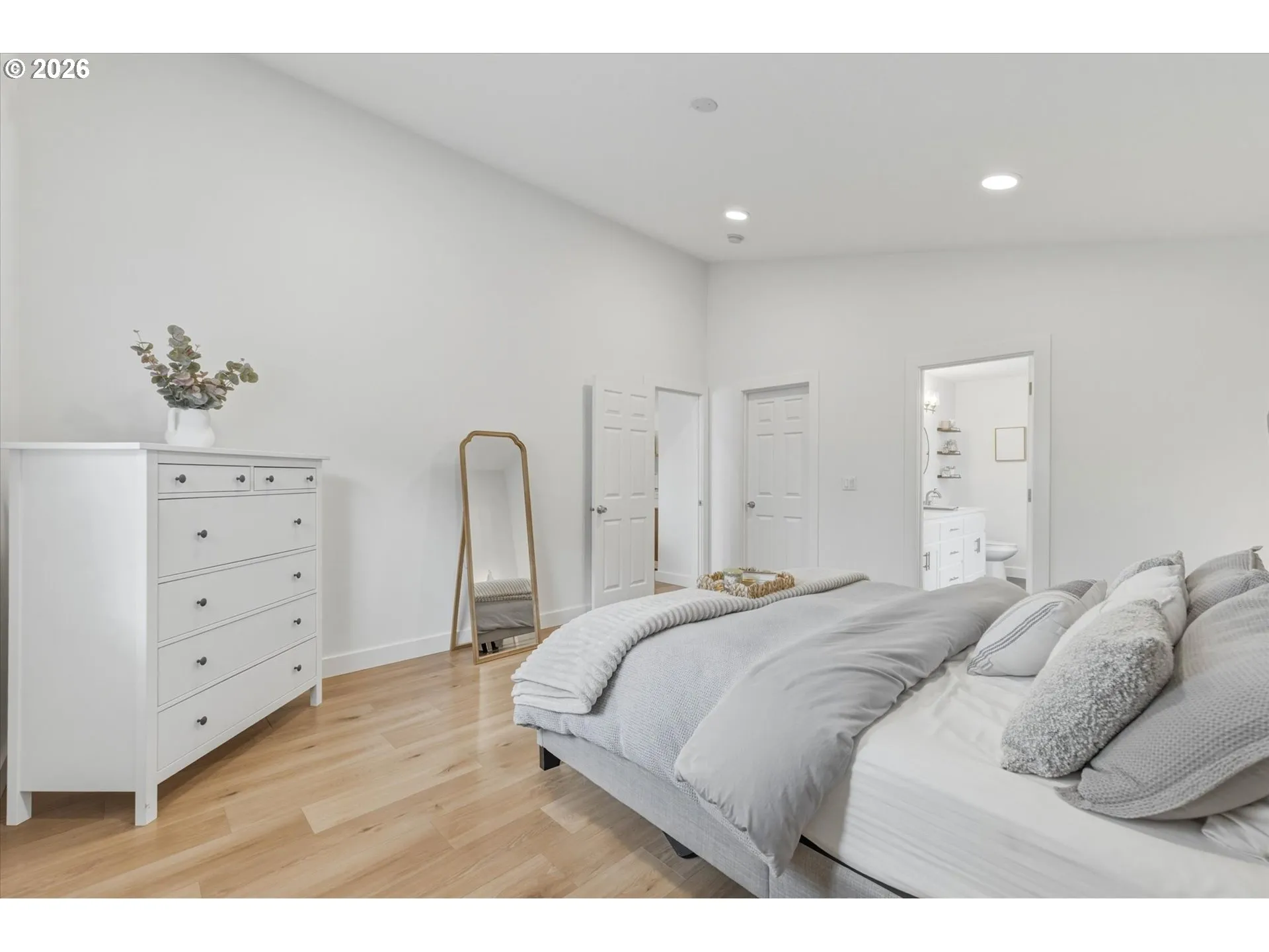 Bedroom, Primary