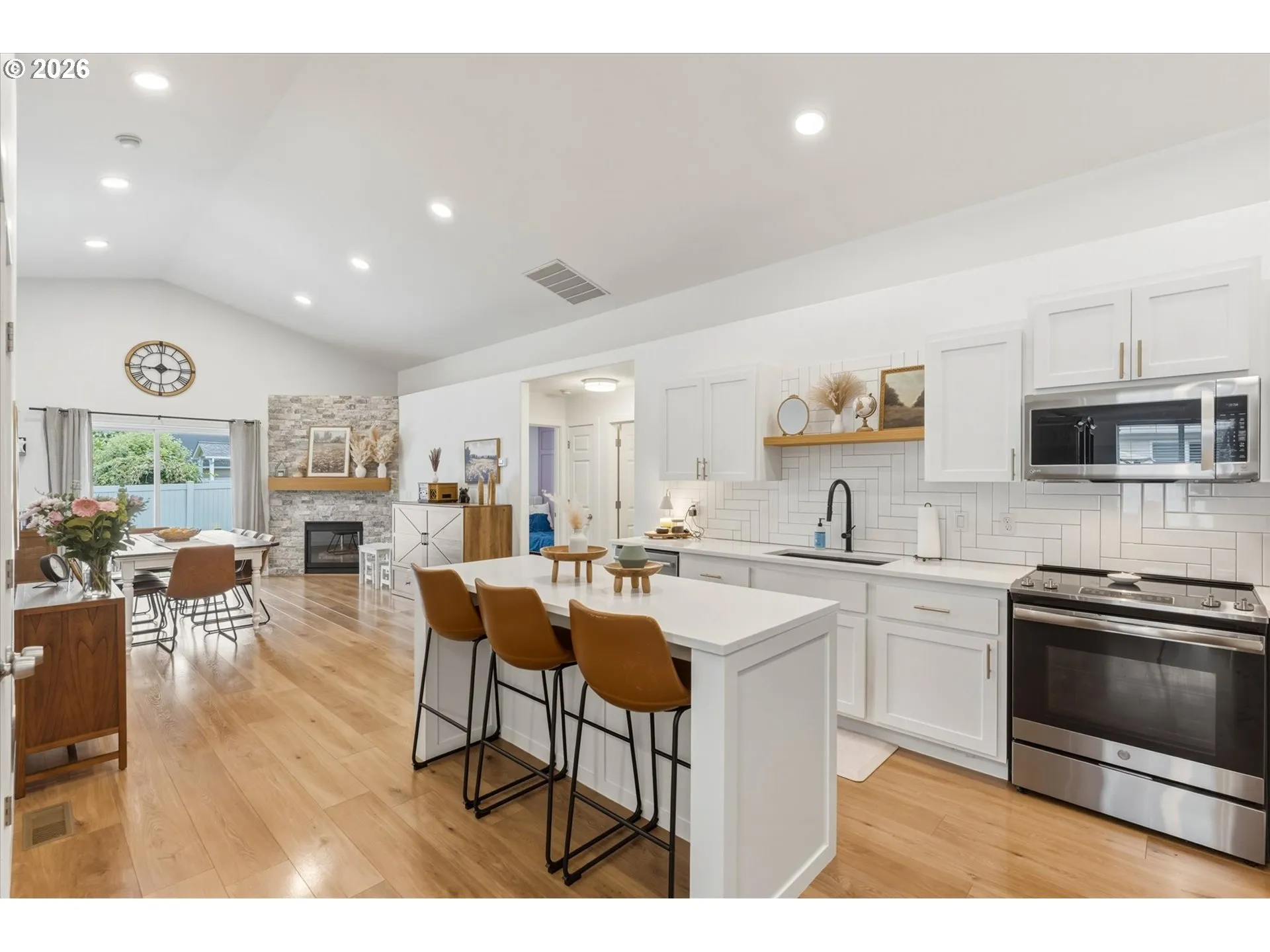 Kitchen/Dining Room-Island