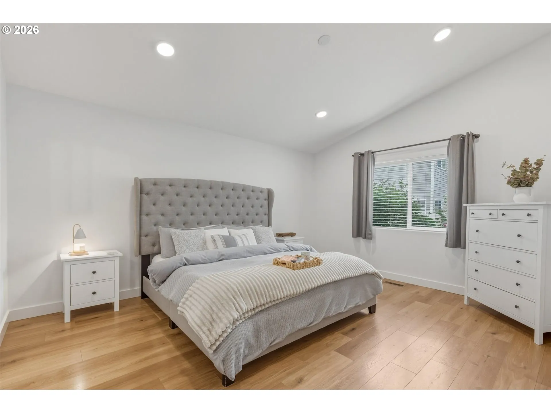 Bedroom, Primary-Vaulted Ceilings