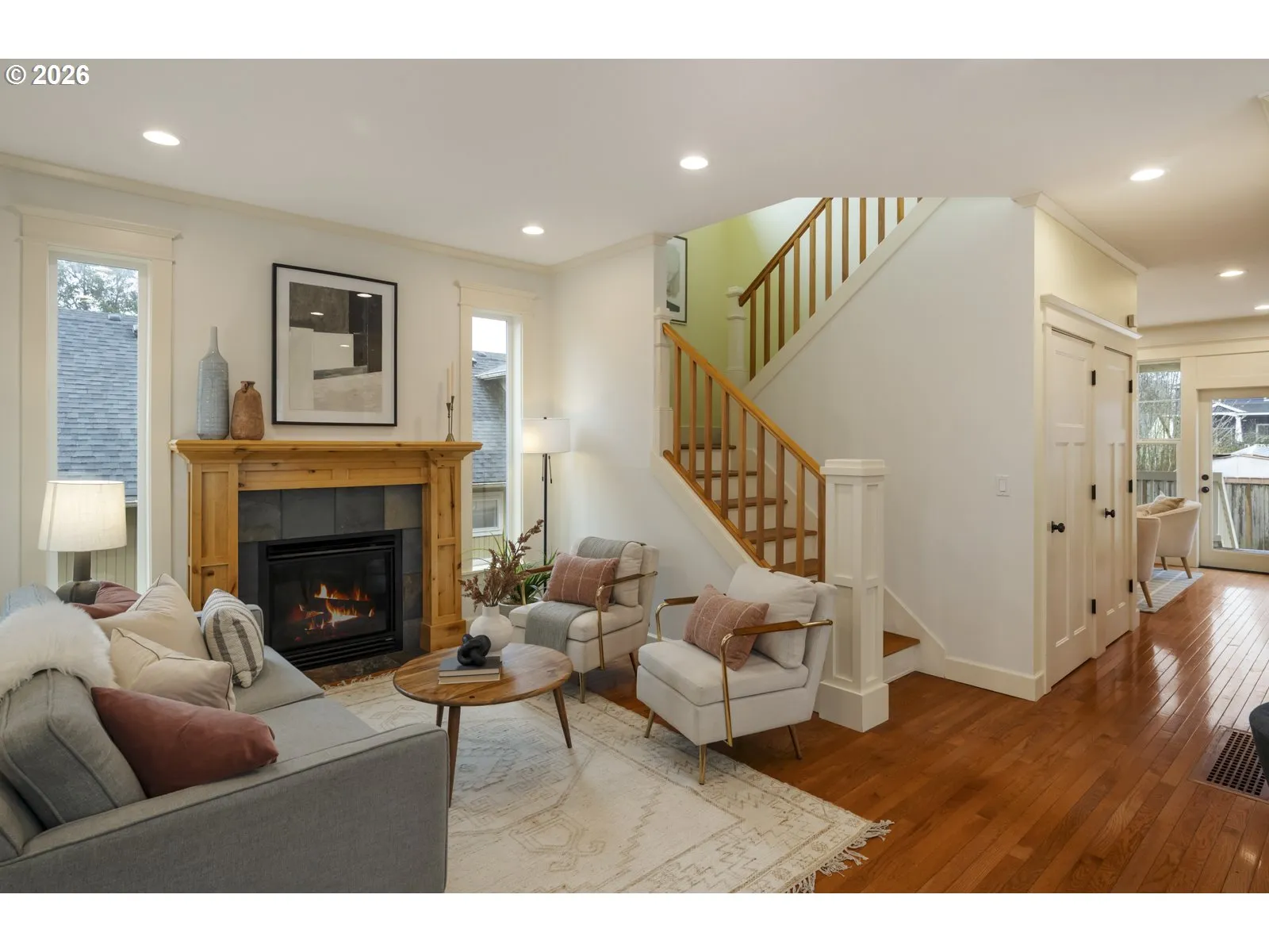 Living Room/Entrance