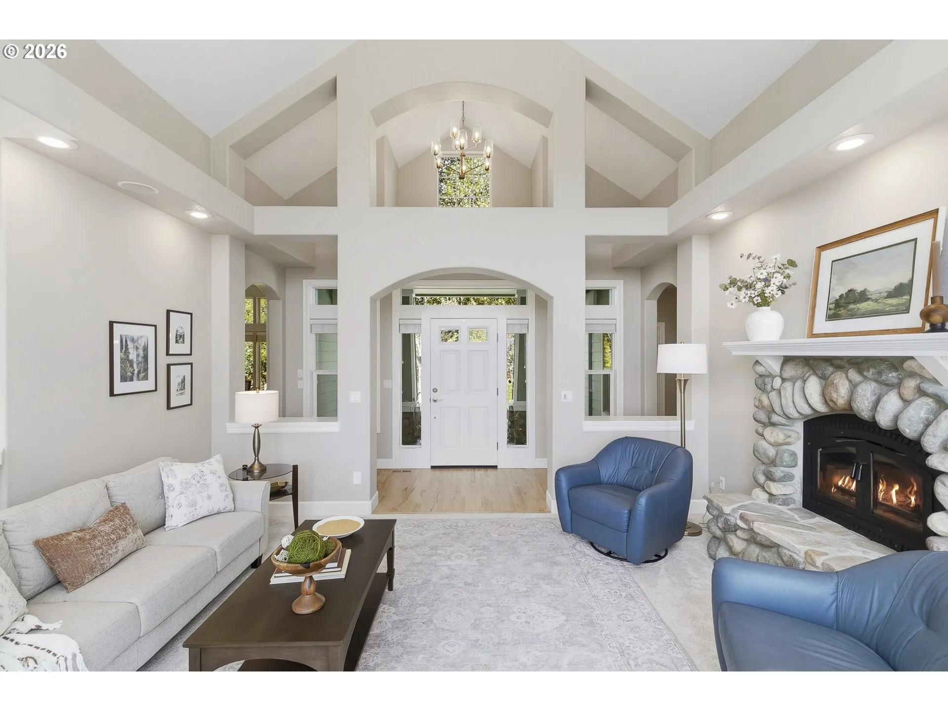 Living Room/Entrance