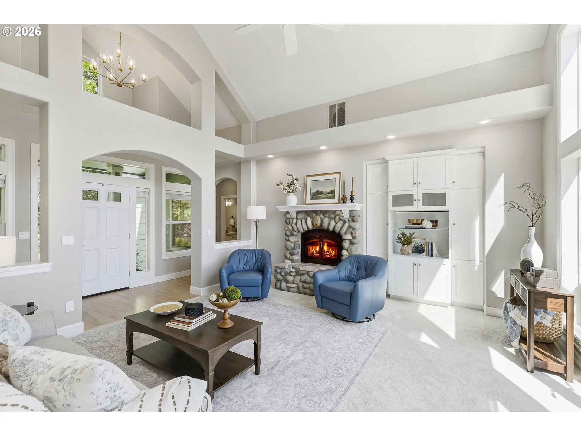 Living Room/Entrance