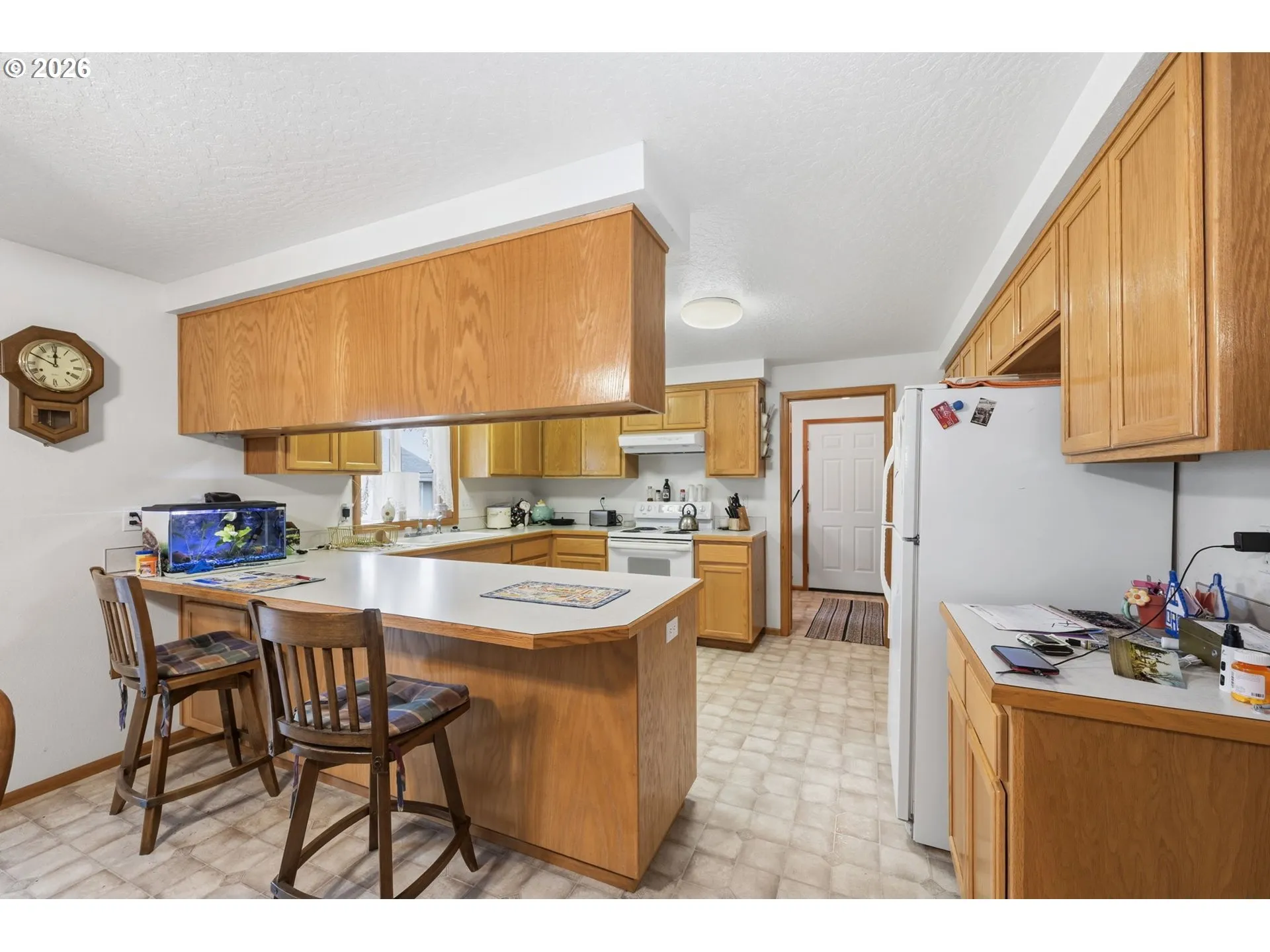 Kitchen-Breakfast Bar