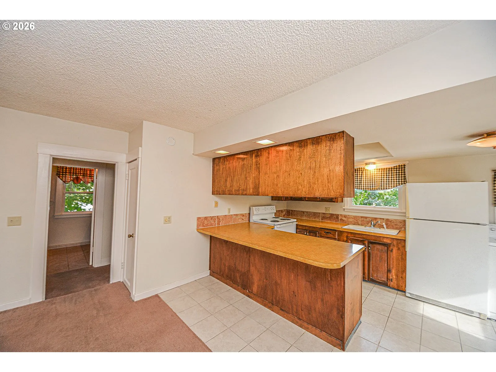 Kitchen-Breakfast Bar
