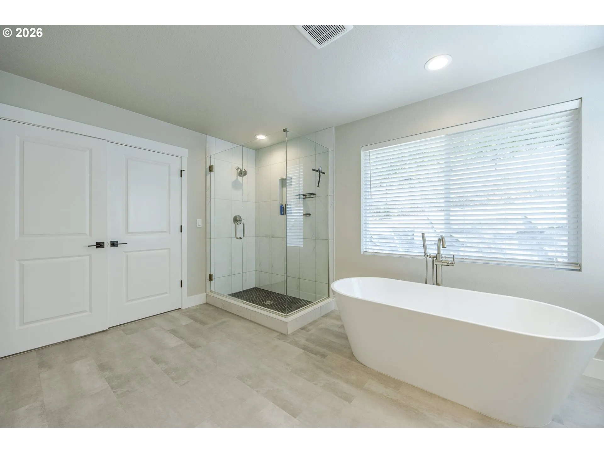 Bathroom, Attached-Garden Tub