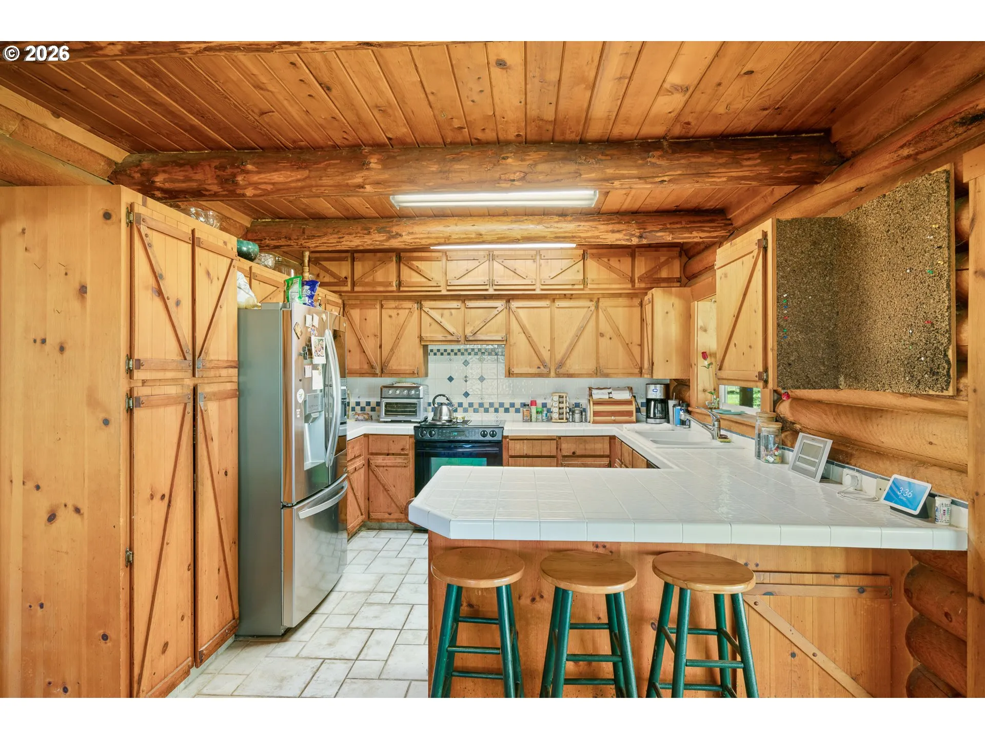 Kitchen-Breakfast Bar