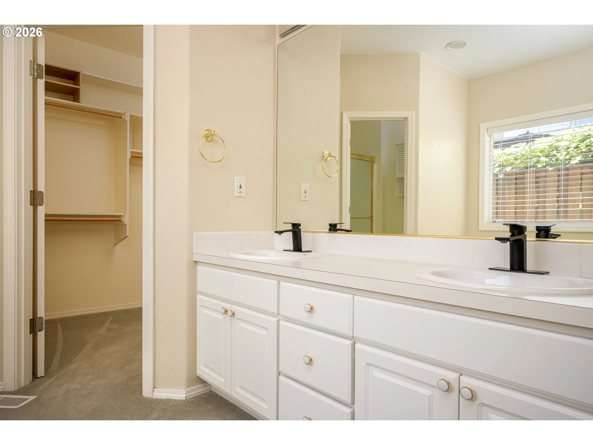 Bathroom, Attached-Double Sinks