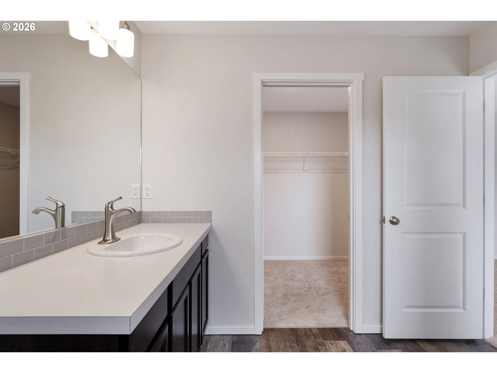 Bathroom, Attached-Walk-In Closet