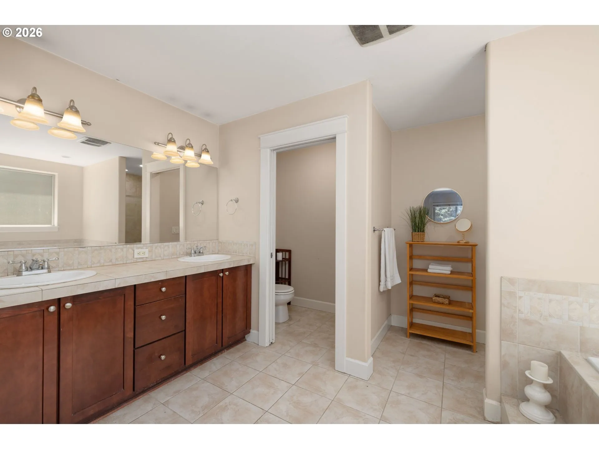 Bathroom, Attached-Upper