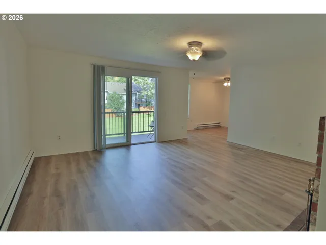Living Room-Ceiling Fan