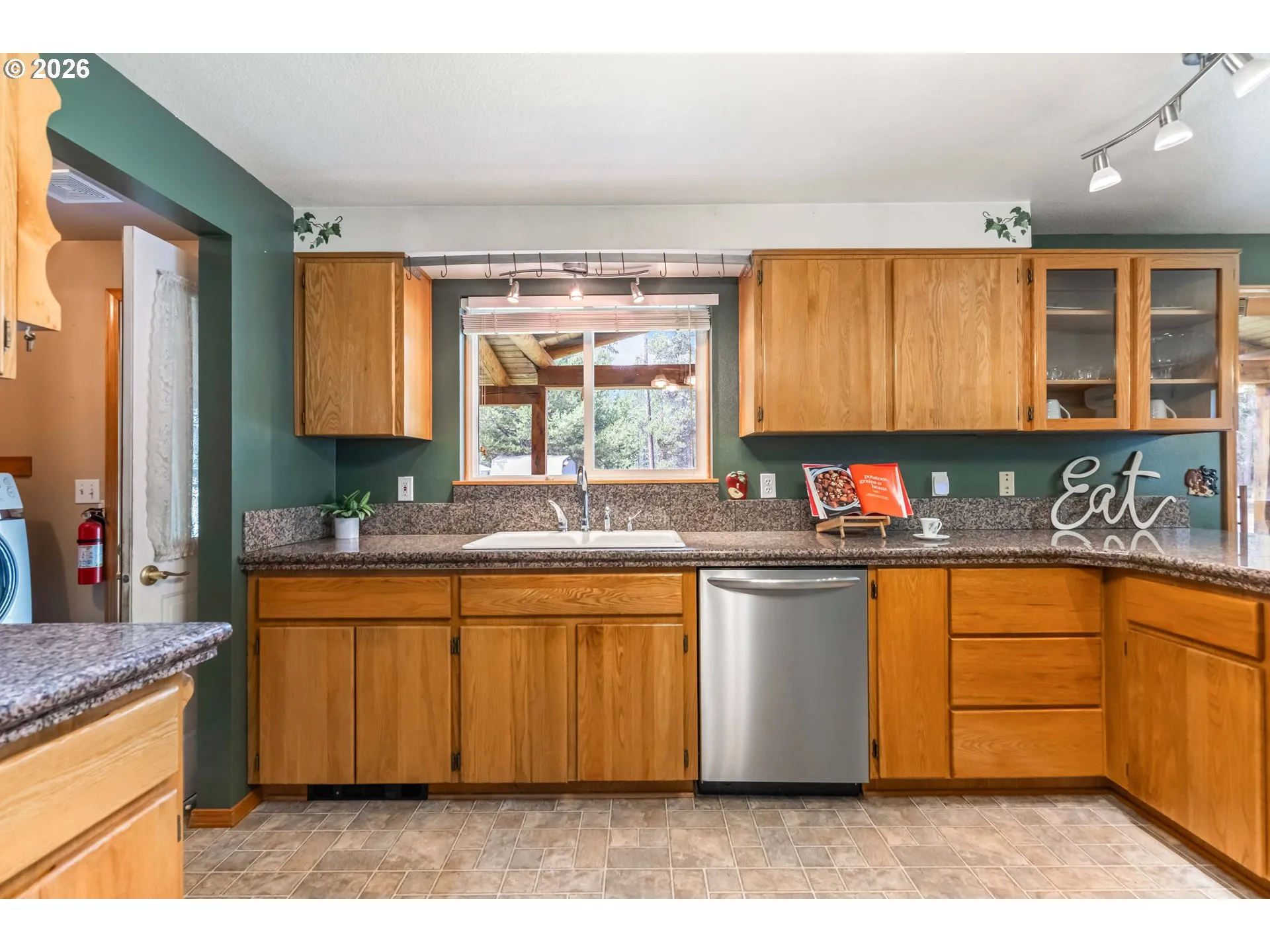 Kitchen-Eating Area