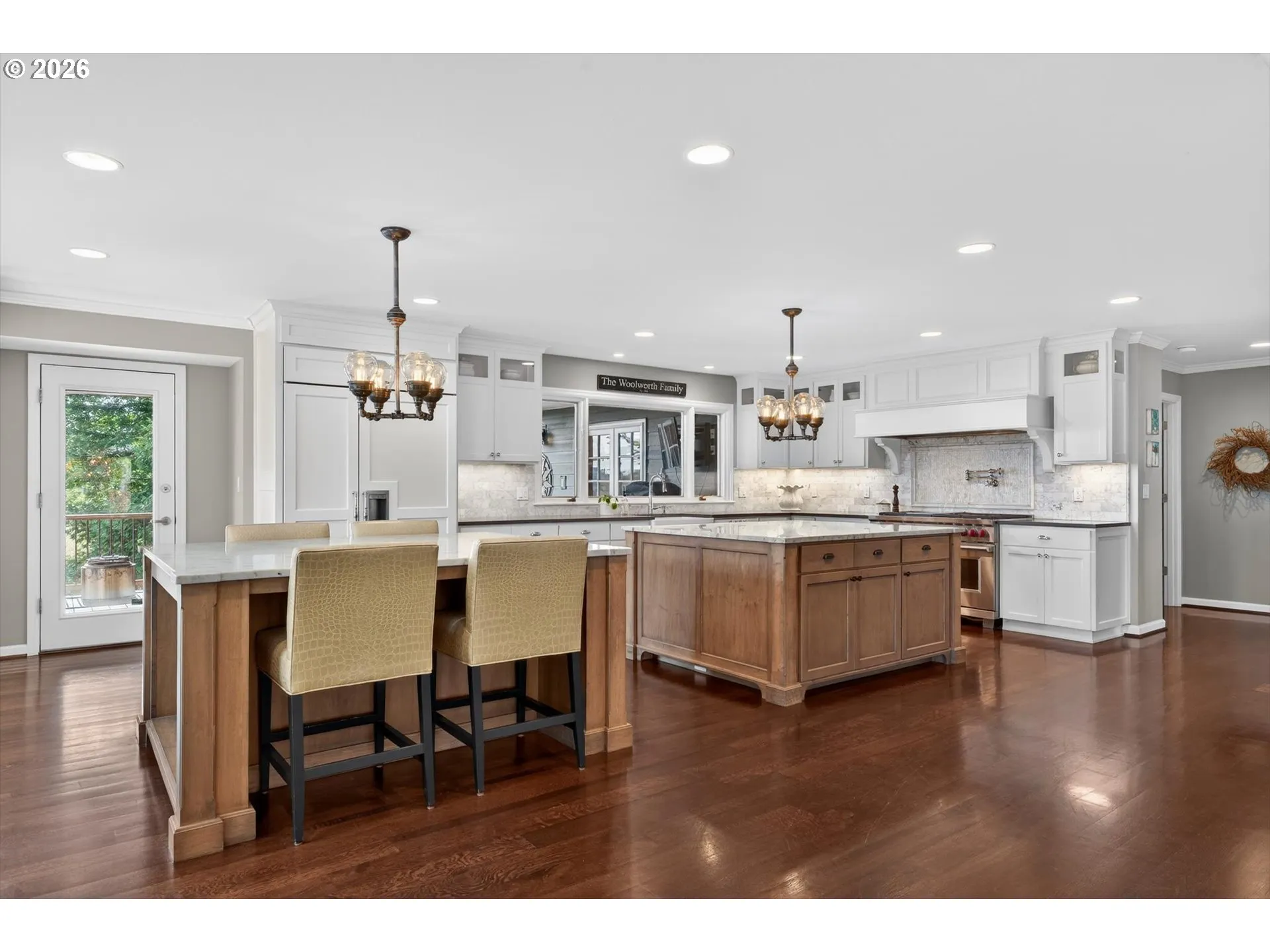Kitchen-Breakfast Bar