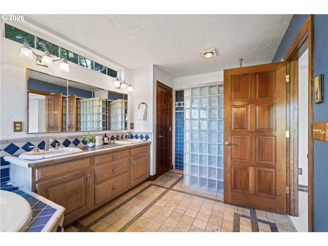 Bathroom-Walk in Shower