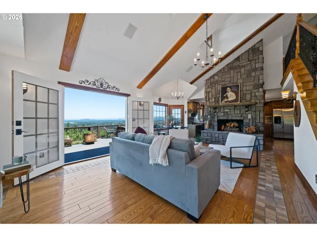 Living Room-Vaulted Ceilings
