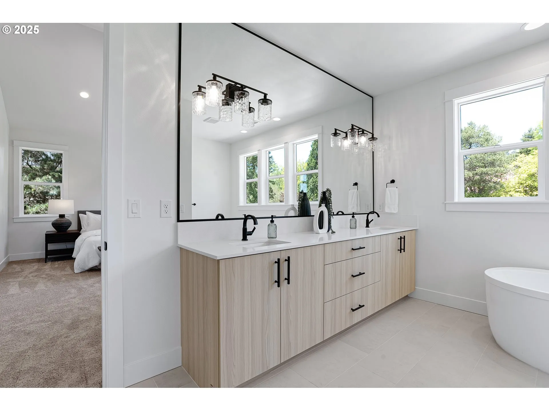 Bathroom, Attached-Garden Tub