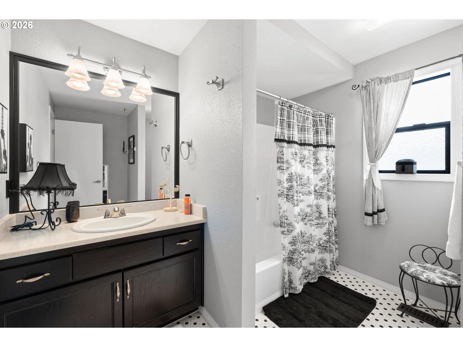 Bathroom-Upper