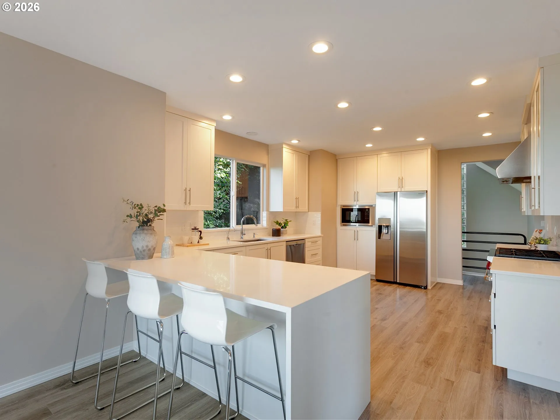 Kitchen-Breakfast Bar