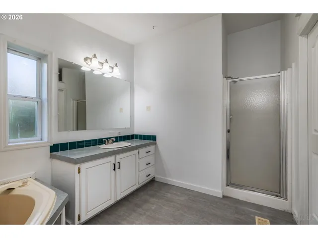 Bathroom, Attached
