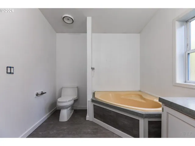 Bathroom, Attached-Garden Tub