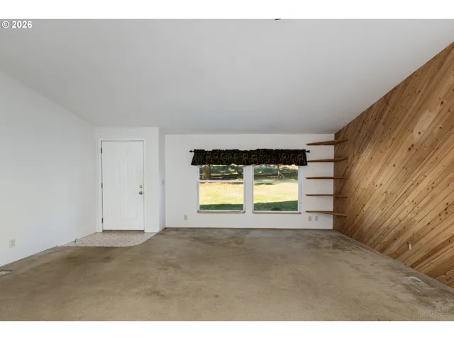 Living Room-Vaulted Ceilings