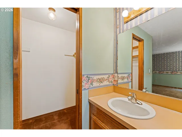 Bathroom, Attached