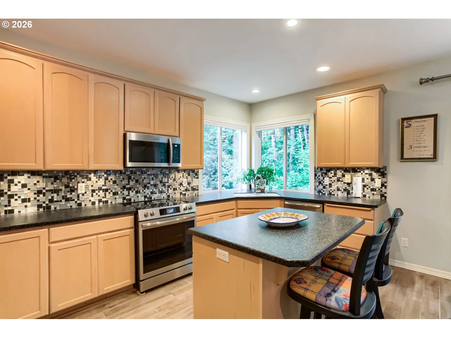Kitchen-Breakfast Bar