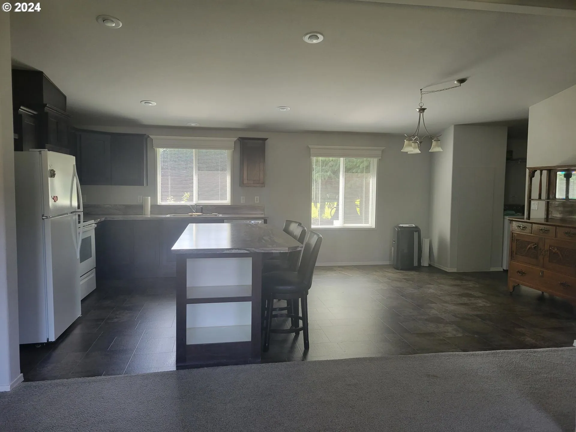 Kitchen/Dining Room-Island