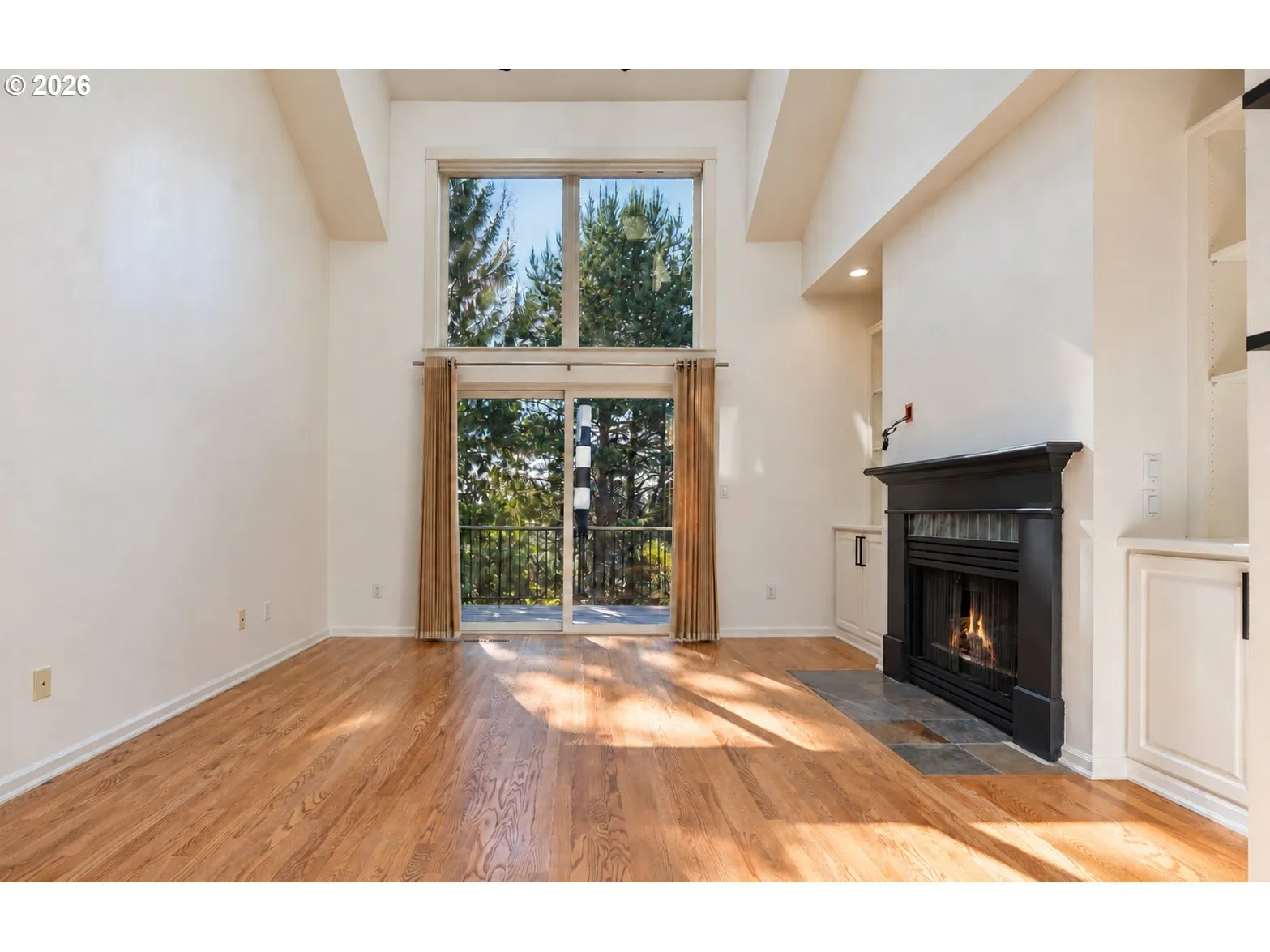 Living Room-Vaulted Ceilings