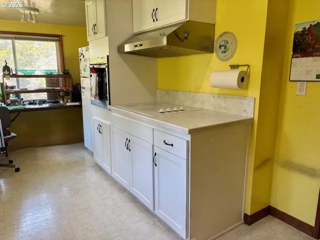 Kitchen-Eating Area